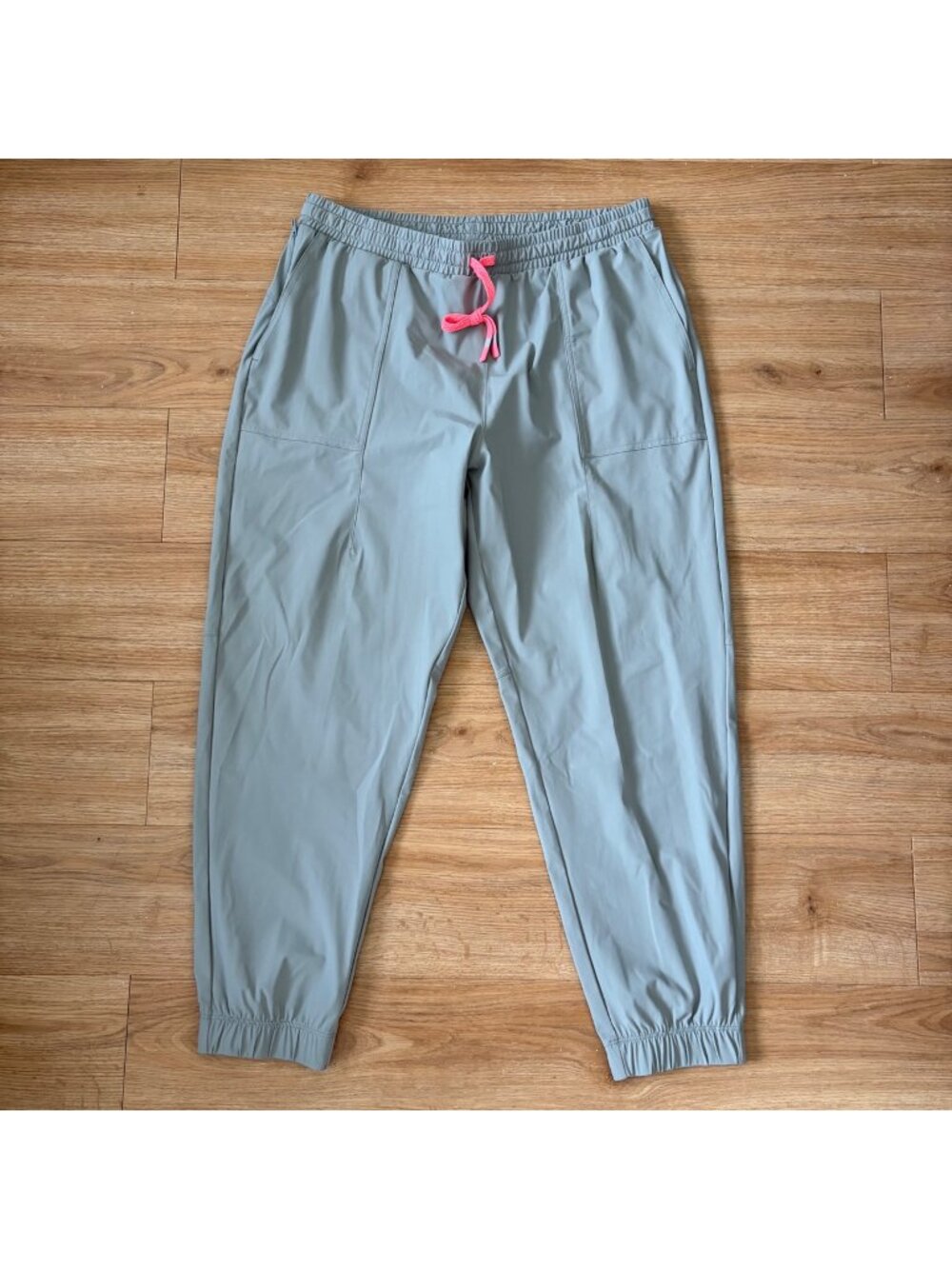Fabletics Athletic One Jogger Short Shadow Grey Coral NWT Women’s Size L